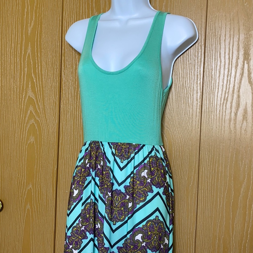 Dress - Picture 2 of 3